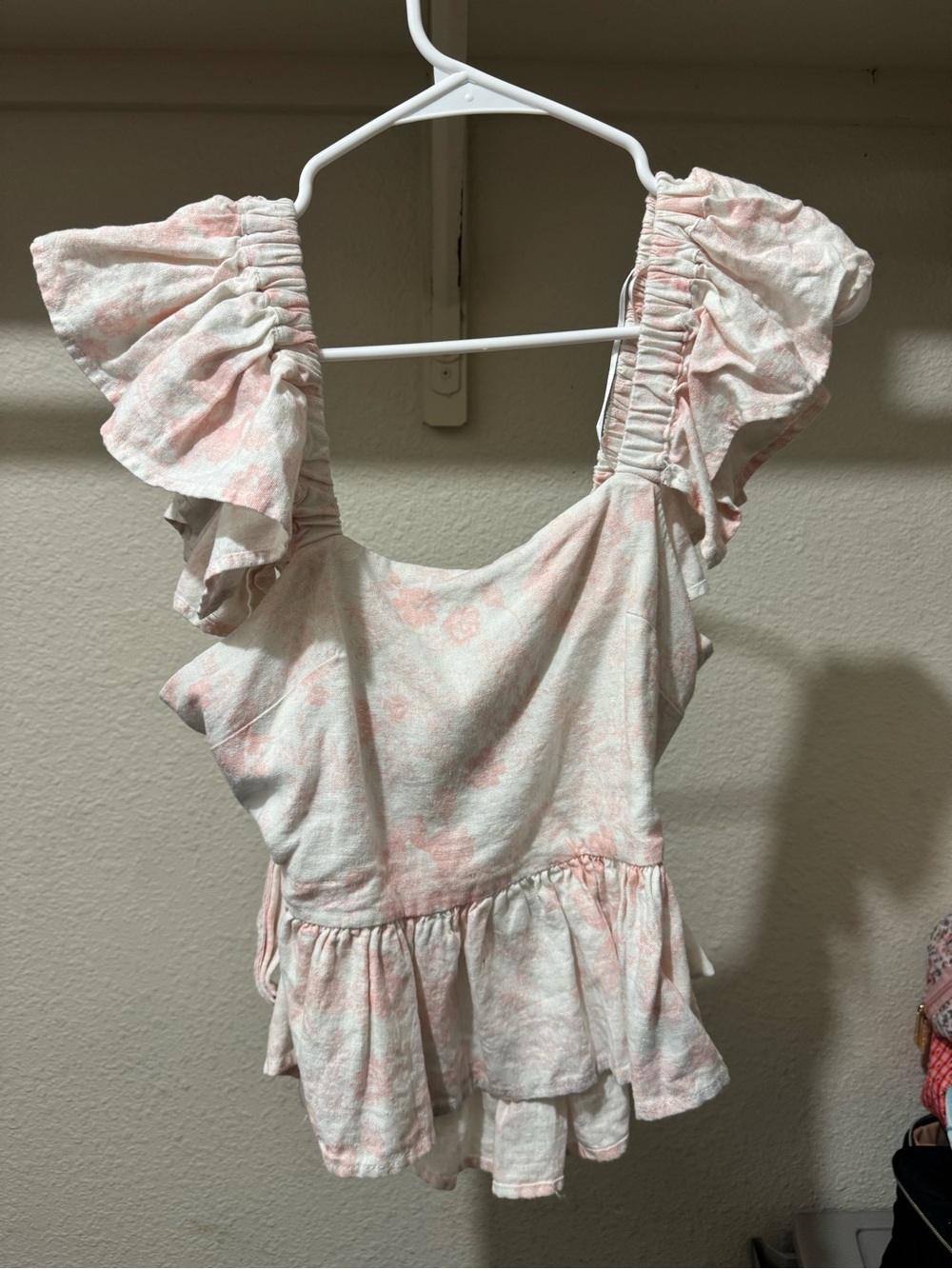 Francesca's Collections Pink Cream Floral Ruffled Peplum Top